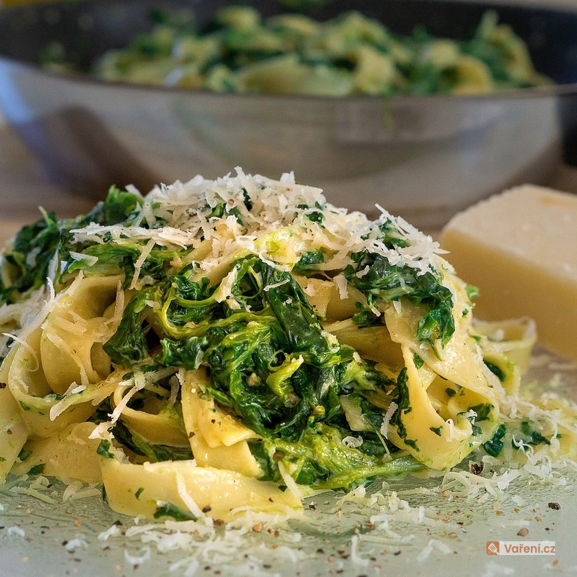 Špenátovo-smetanové těstoviny