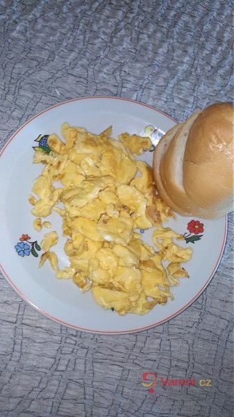 Míchaná vajíčka se sýrem - fotografie 2