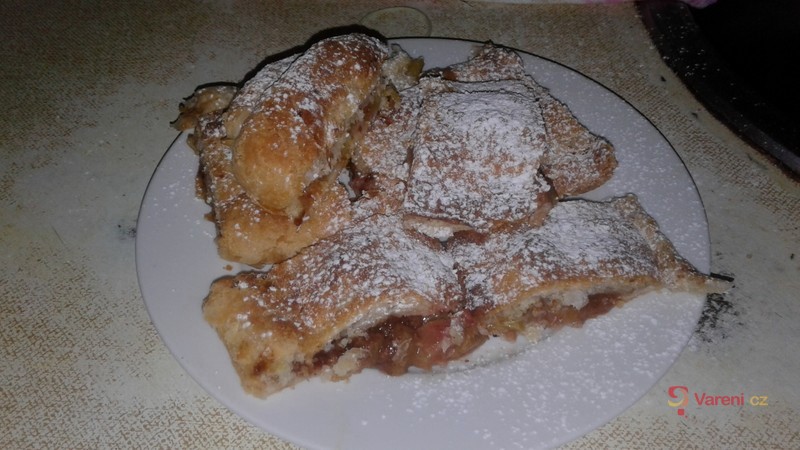 Vídeňský štrúdl z listového těsta - fotografie 3