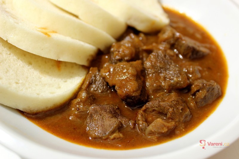 Chutný hovězí guláš - fotografie 2