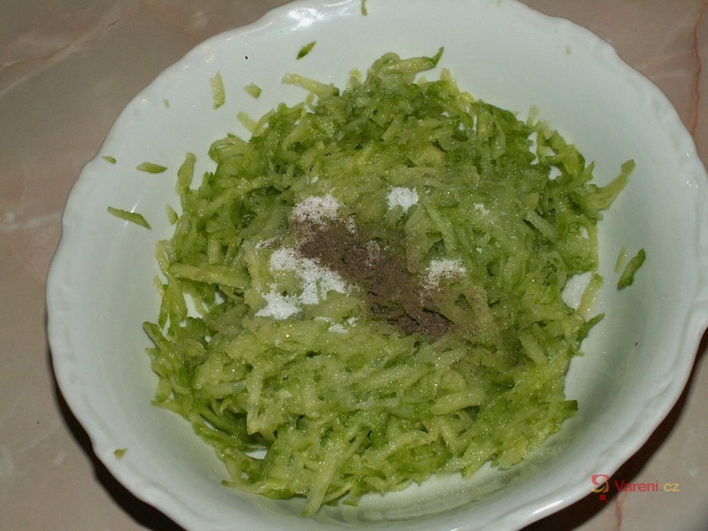 Zdravý okurkový salát - fotografie 2