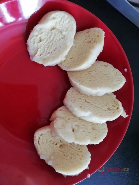 Recept na dokonalé nakynuté houskové knedlíky - fotografie 5