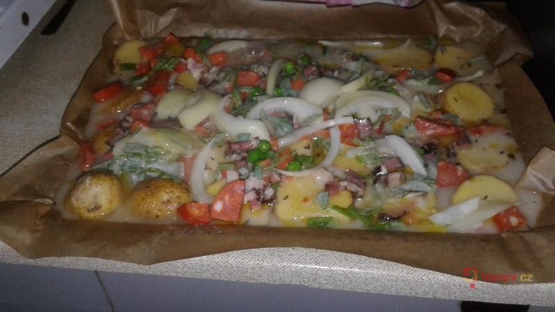 Francouzské brambory s pikantní uzenou maďarskou klobásou - fotografie 4