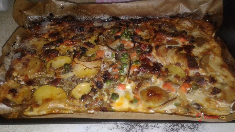 Francouzské brambory s pikantní uzenou maďarskou klobásou - fotografie 3