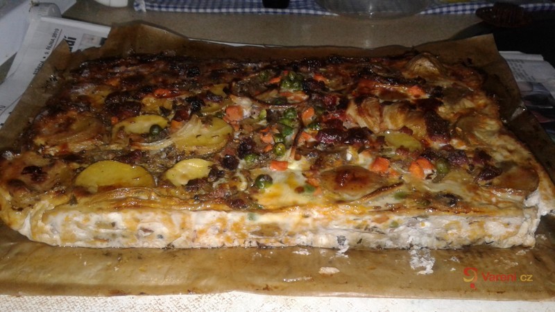 Francouzské brambory s pikantní uzenou maďarskou klobásou - fotografie 2