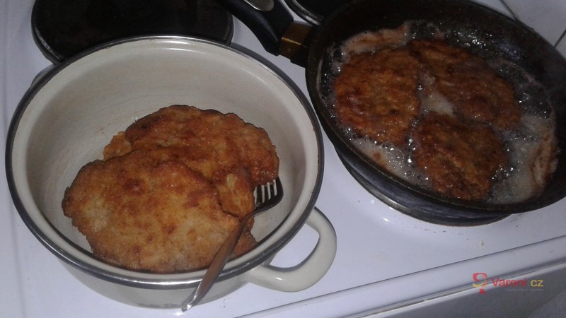 Zapečené smažené vepřové řízky - fotografie 5