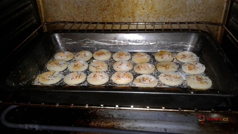 Slané pečivo se sýrem - fotografie 4