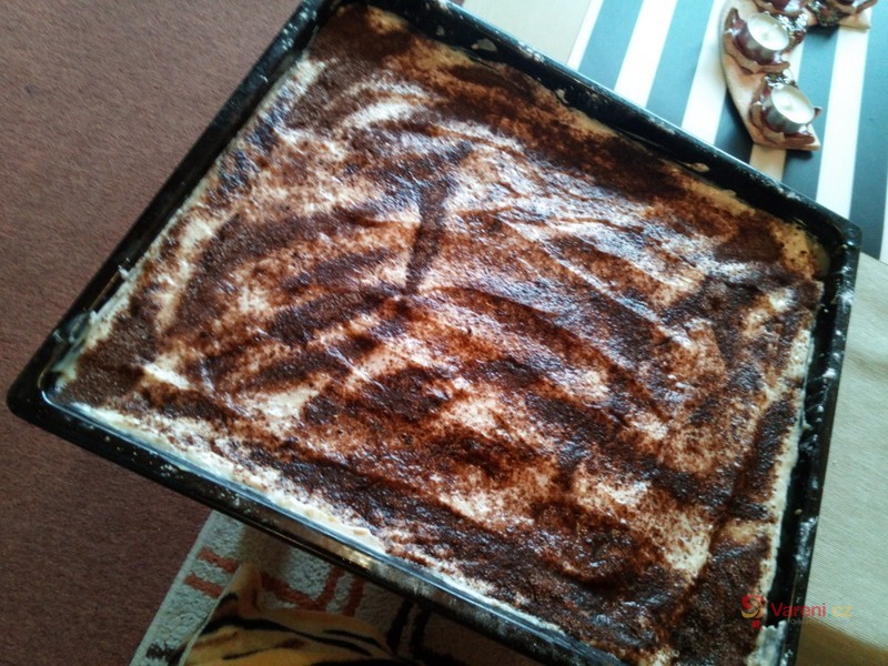 Buchta s pudinkem a zakysanou smetanou - fotografie 3