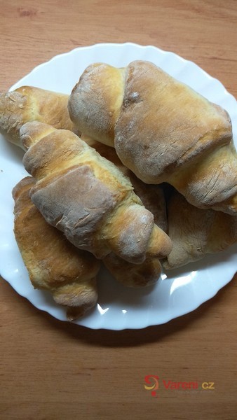 Jednoduché domácí rohlíky - fotografie 2