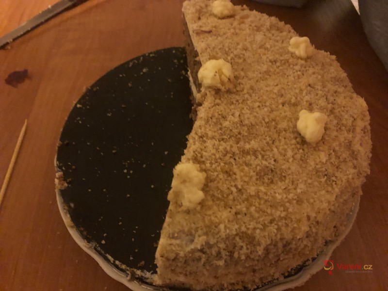 Ořechový dort s máslovým krémem - fotografie 5