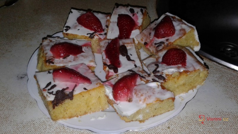 Piškot s jahodami - fotografie 3