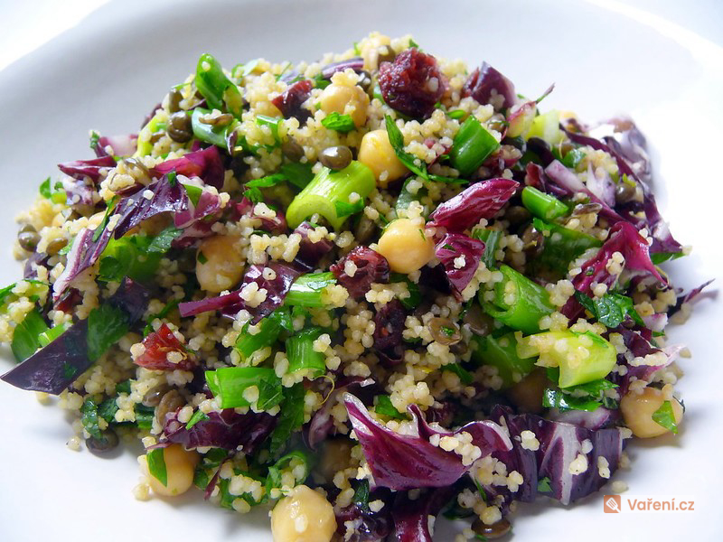 Cizrnový salát s kuskusem