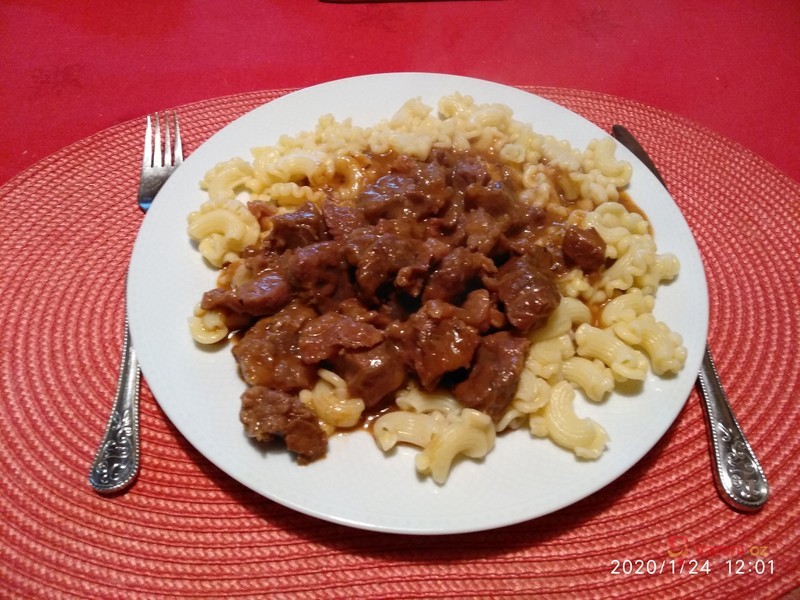 Náš domácí hovězí guláš - fotografie 5