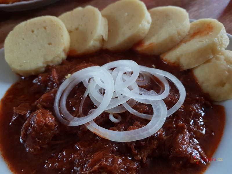 Náš domácí hovězí guláš - fotografie 3