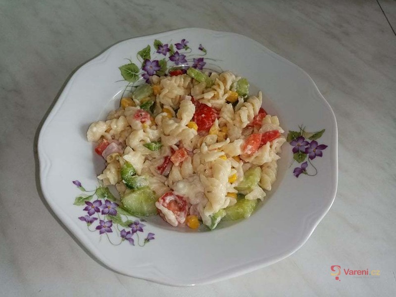 Lehký těstovinový salát - fotografie 2