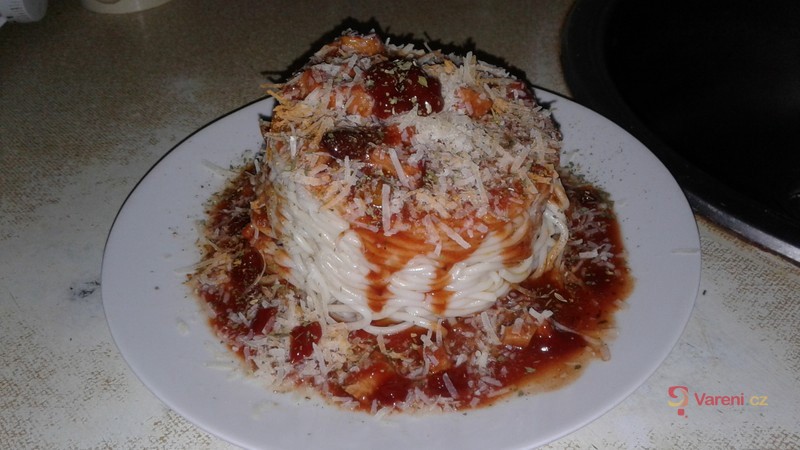 Boloňské špagety sypané parmezánem - fotografie 3