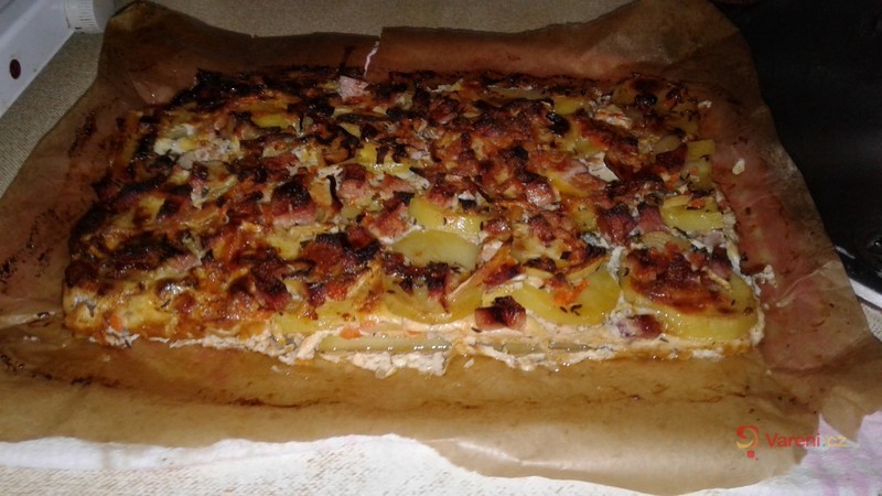 Zapékané brambory s uzeným a okurkou - fotografie 3