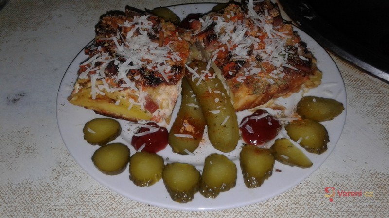 Zapékané brambory s uzeným a okurkou - fotografie 5