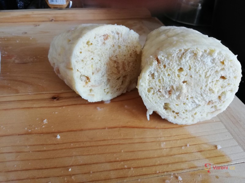 Houskový knedlík bez droždí - fotografie 2