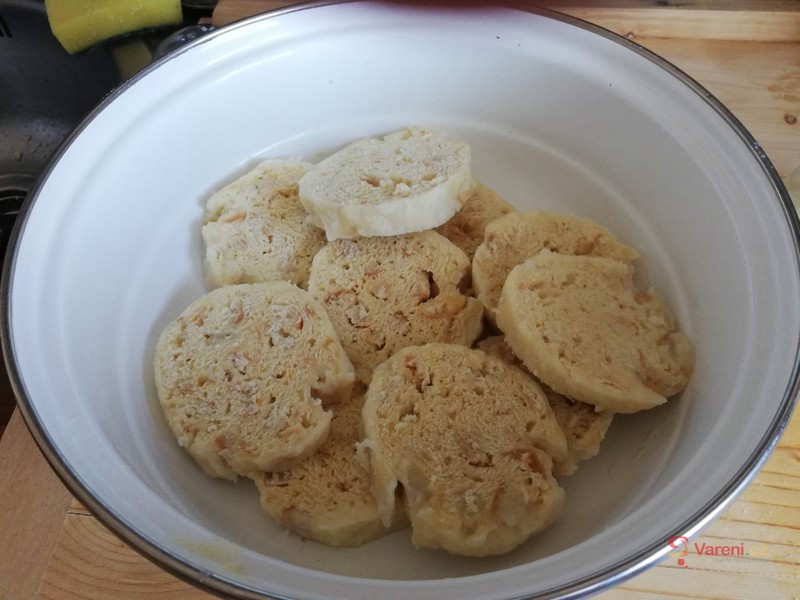 Houskový knedlík bez droždí - fotografie 3