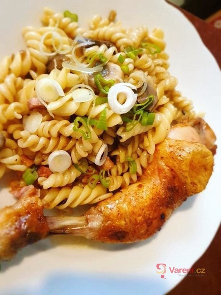 Maminčino kuře na kolínkách s játry a žampiony - fotografie 2