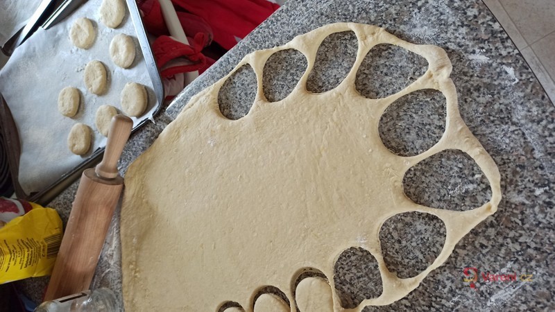 Smažené domácí koblihy - fotografie 5