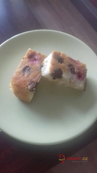 Bublanina s kompotovaným ovocem - fotografie 2