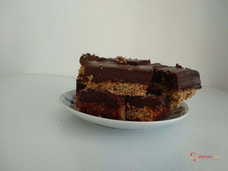 Čokoládový dort s ořechovo-ovesným korpusem - fotografie 2