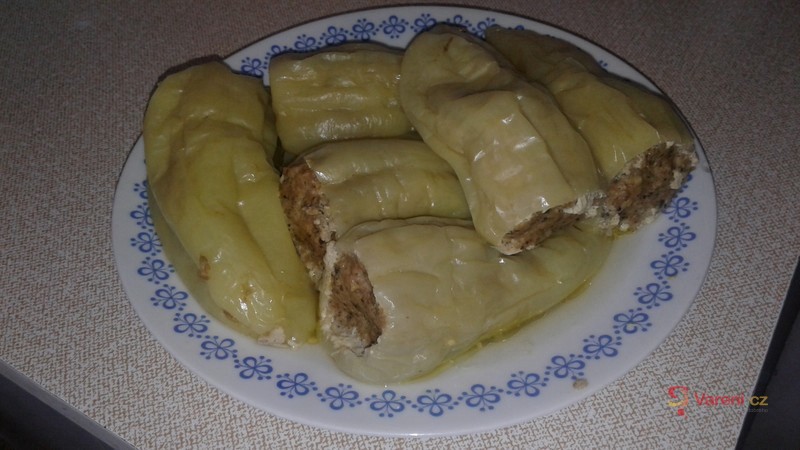 Plněné papriky v červené omáčce - fotografie 5