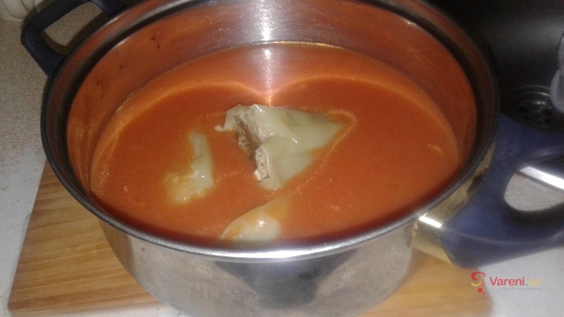 Plněné papriky v červené omáčce - fotografie 3