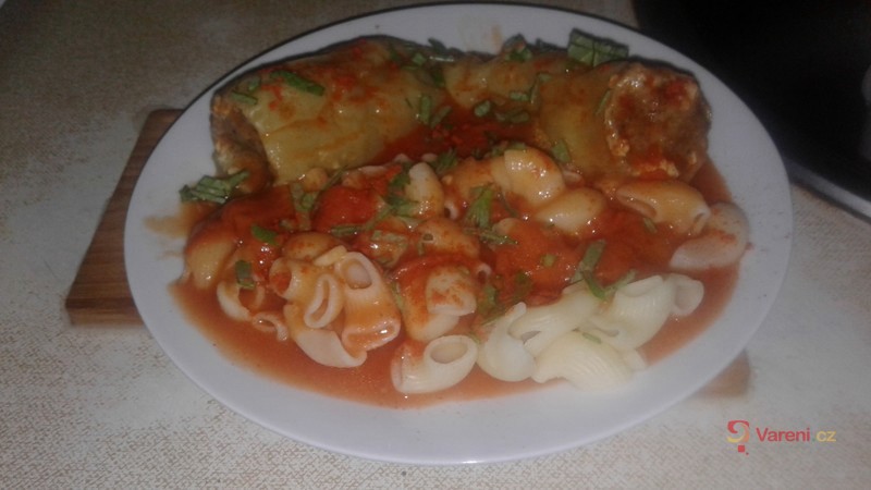 Plněné papriky v červené omáčce - fotografie 2
