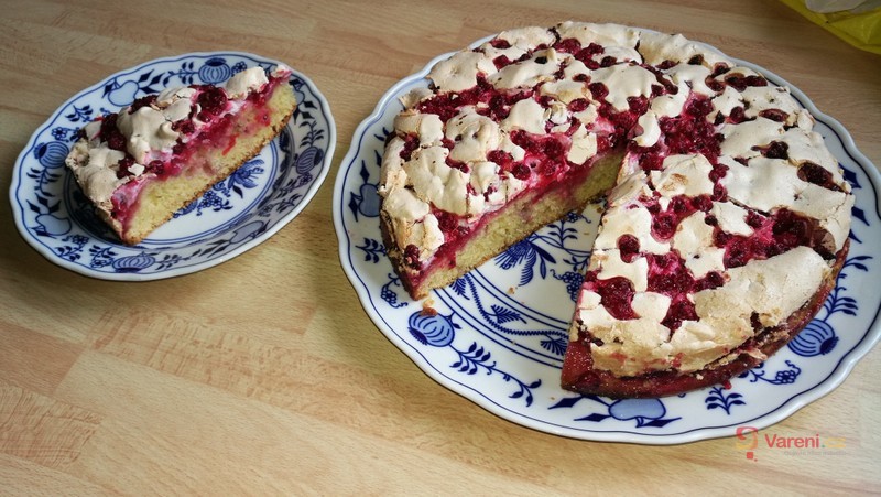 Koláč se skořicovým sněhovým rybízem - fotografie 2