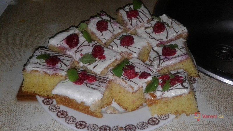 Piškot s jahodami - fotografie 2