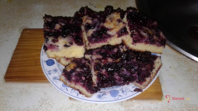 Koláč s borůvkami a drobenkou - fotografie 2