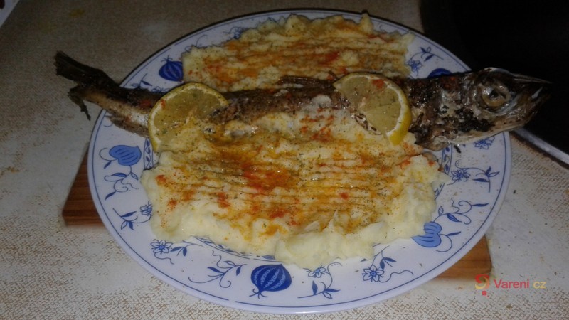 Grilovaný mořský pstruh - fotografie 3