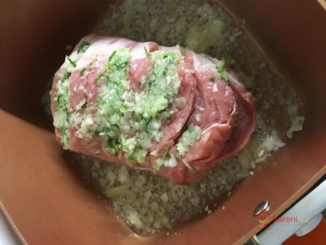 Vepřová pečeně na bylinkách - fotografie 2