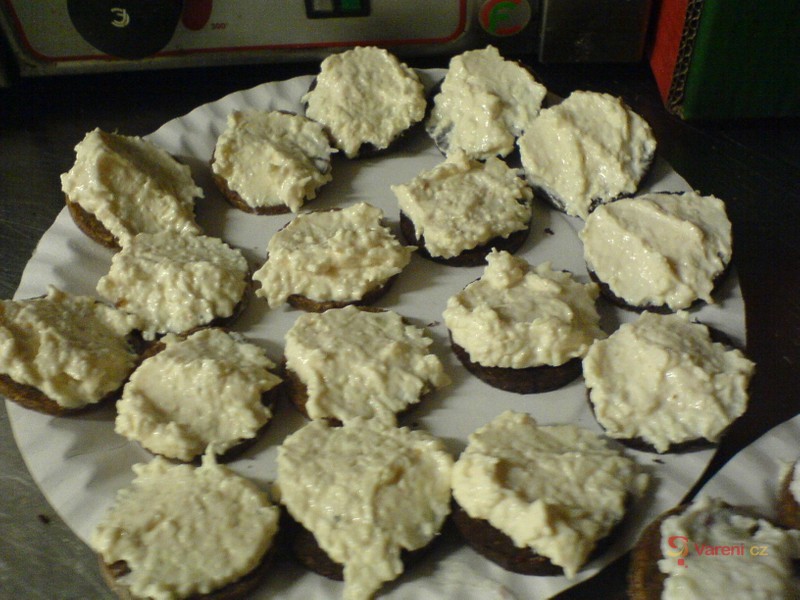 Česnekovo-sýrová pomazánka - fotografie 2