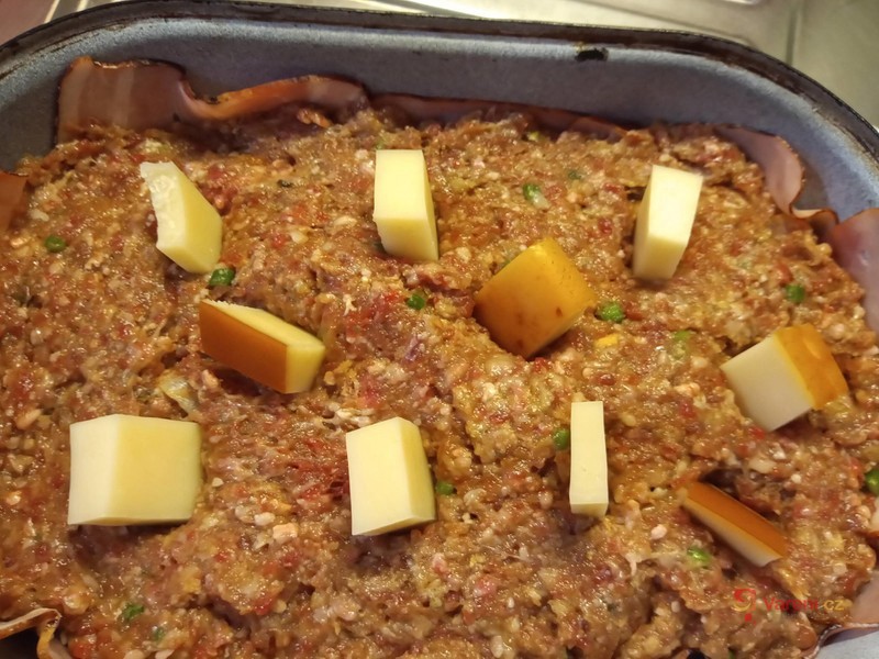 Mleté maso ve slaninovém kabátku - fotografie 2