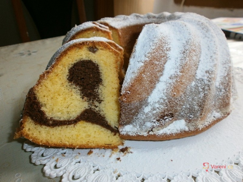 Perníková bábovka se švestkami - fotografie 2