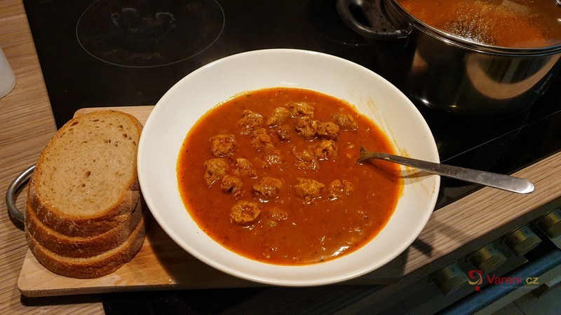 Chutný guláš ze sójového masa - fotografie 2