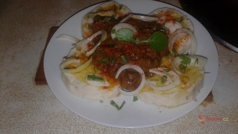 Hovězí guláš na kari - fotografie 3