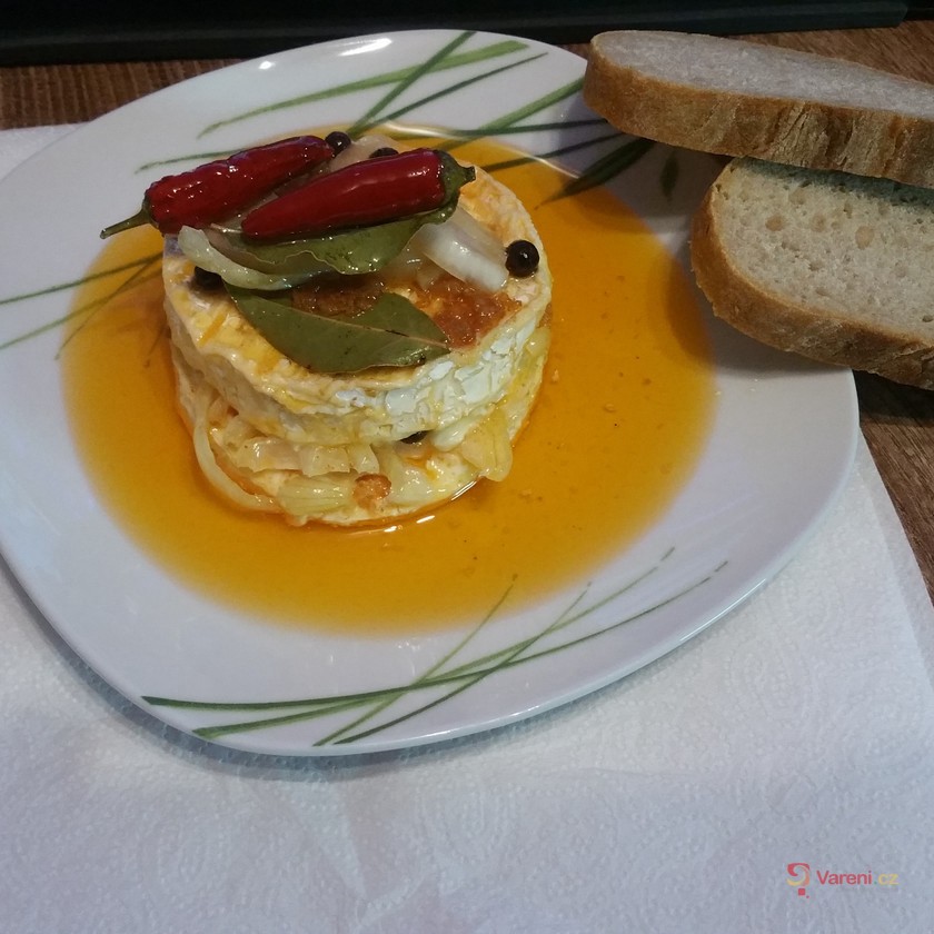 Nakládaný hermelín ala Dočík - fotografie 2