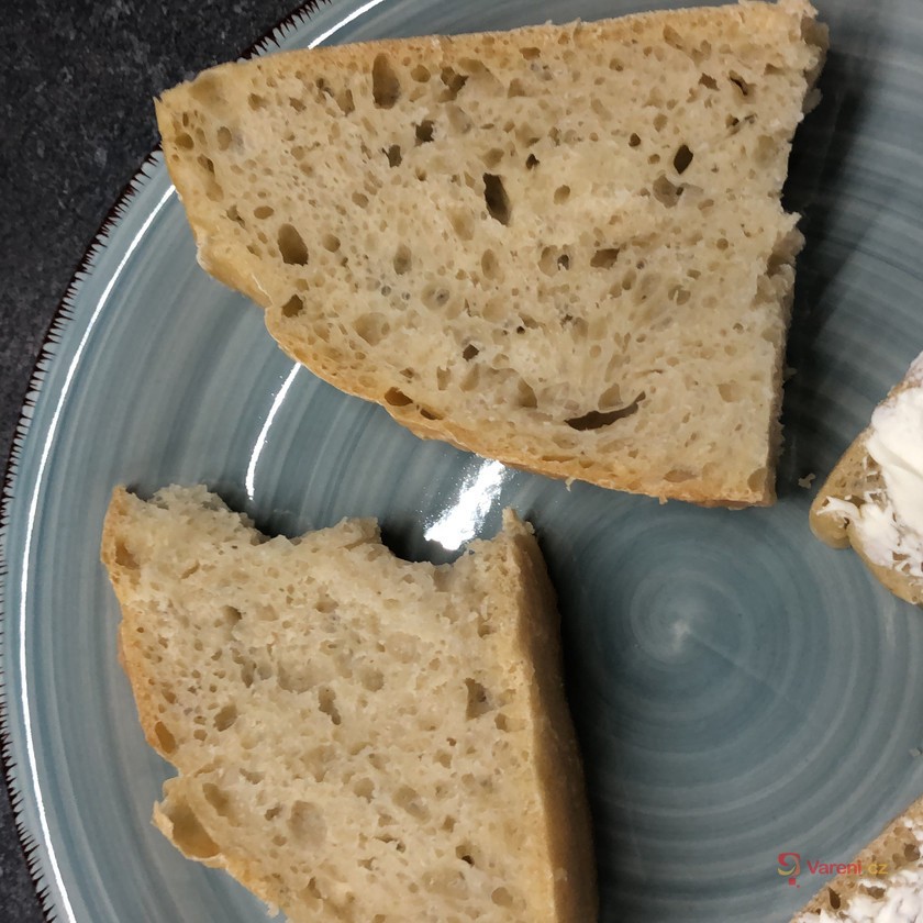 Jednoduchý chléb z droždí - fotografie 4