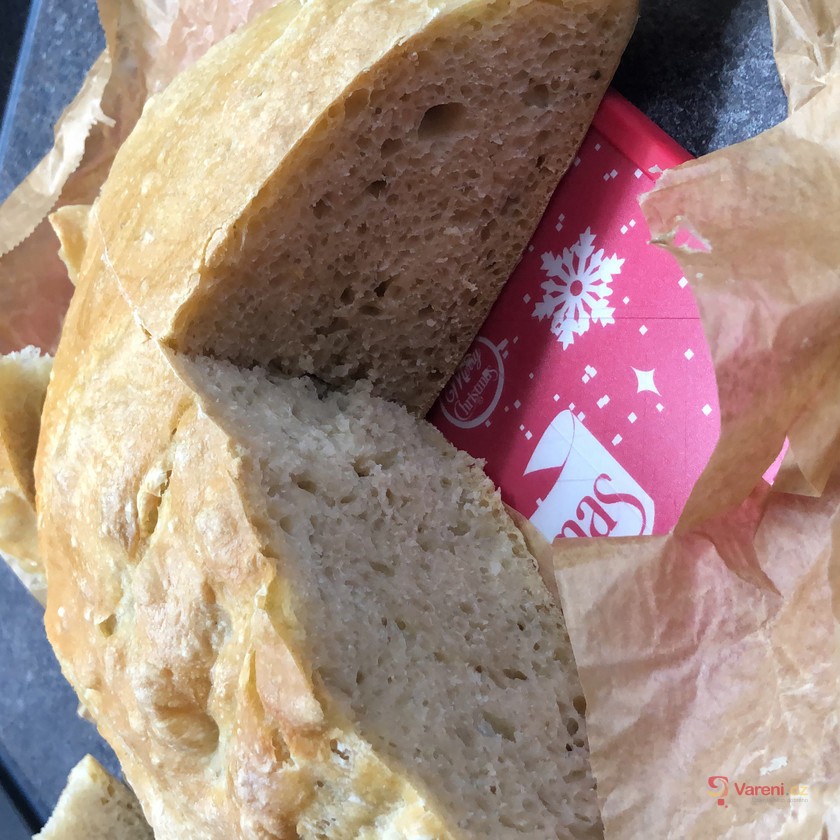 Jednoduchý chléb z droždí - fotografie 3