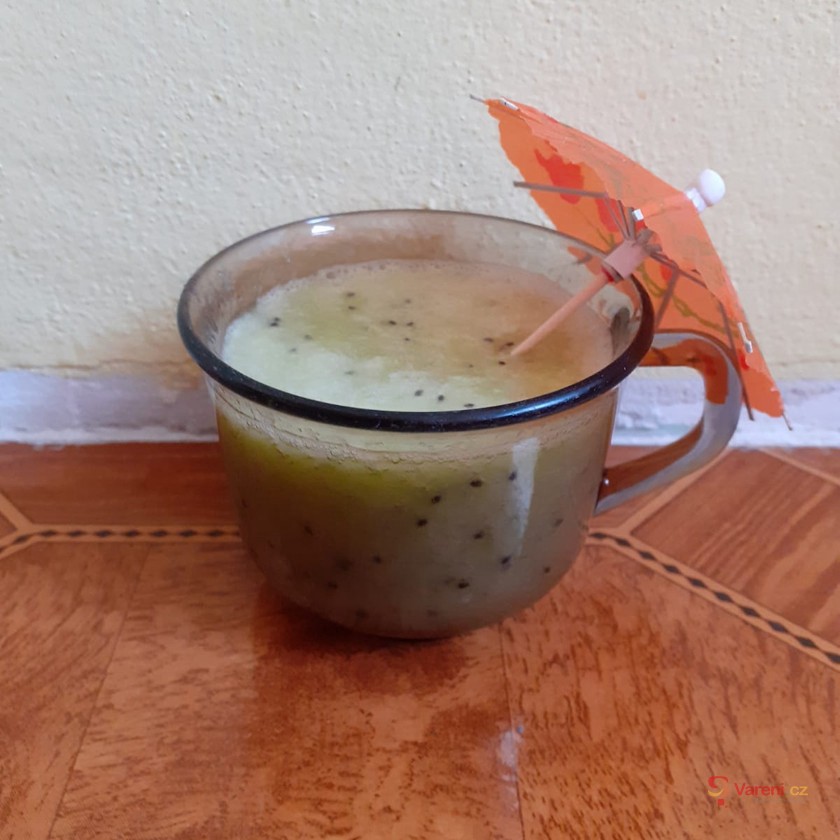 Smoothie z kiwi a banánu - fotografie 2