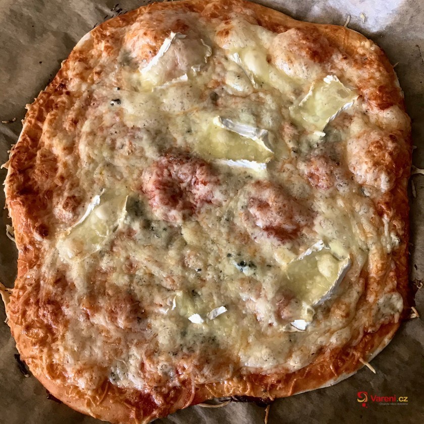 Jednoduché těsto na domácí pizzu - fotografie 2