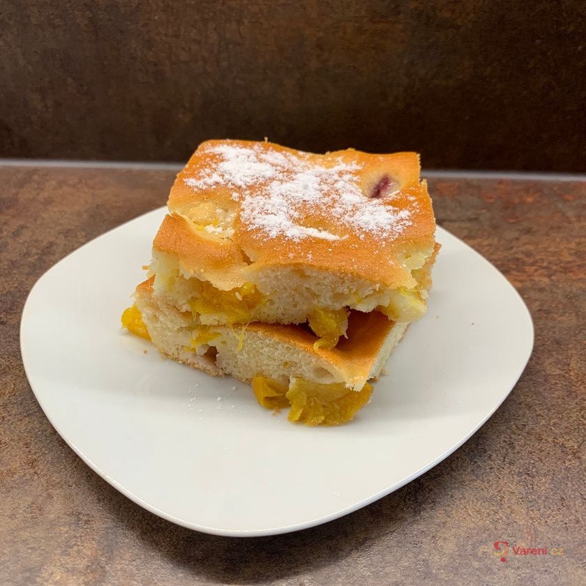 Nadýchaná meruňková bublanina - fotografie 2