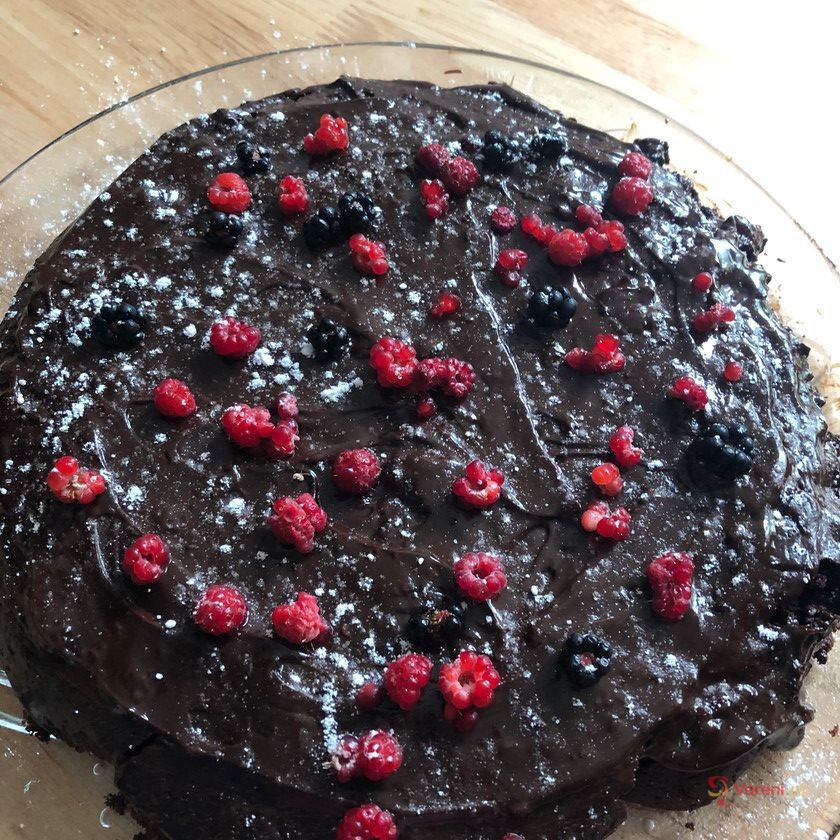 Kakaový koláč bez vajec a mléka - fotografie 3