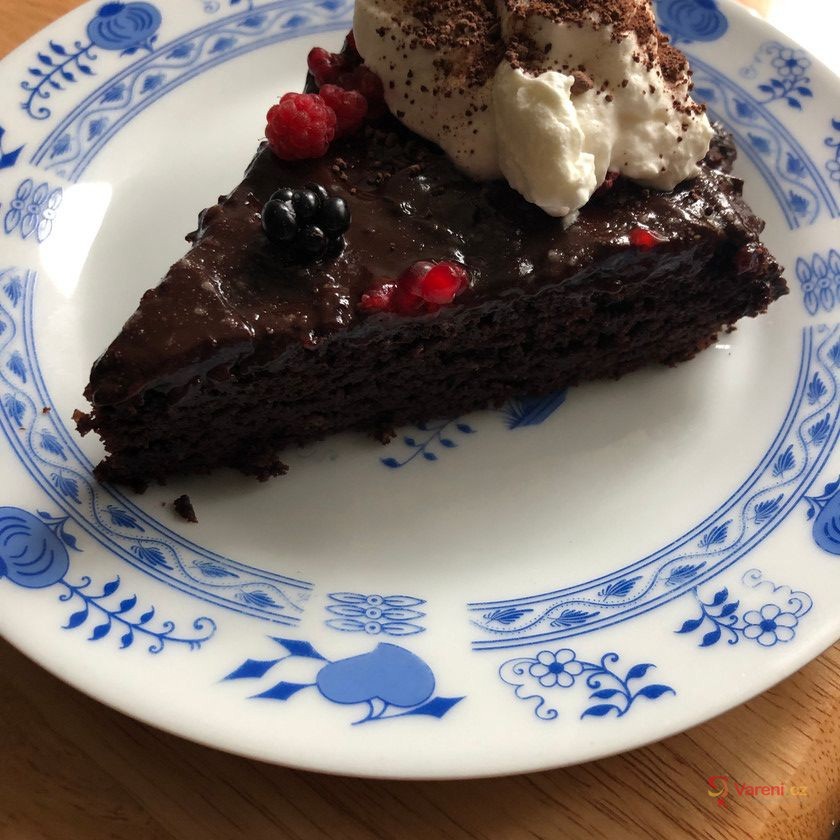 Kakaový koláč bez vajec a mléka - fotografie 2