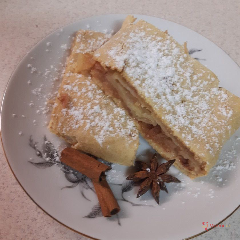 Babiččin jablečný závin - fotografie 2